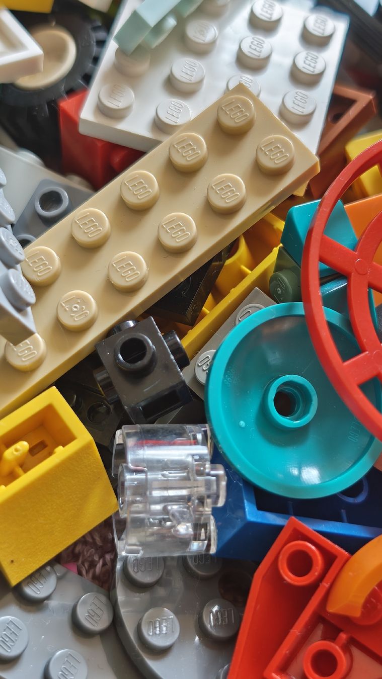 Lego Giocattoli: Lego Mix ca 1,9 Kilo – Usato da Effretikon venduto da Superkarin7 1