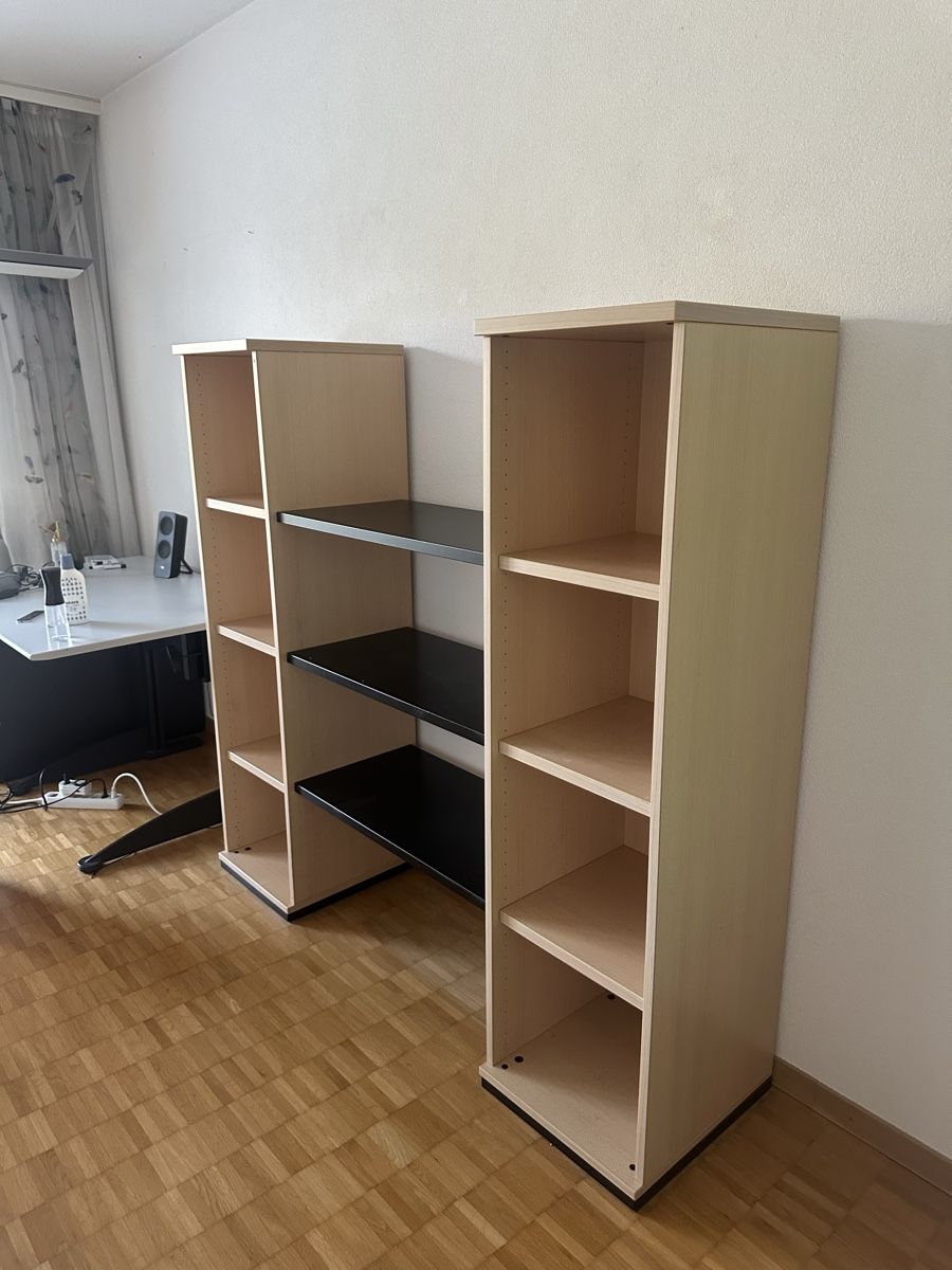 Scaffali: Schönes robustes Regal  aus Buche  – Usato da Erlenbach ZH venduto da Kerli1 1
