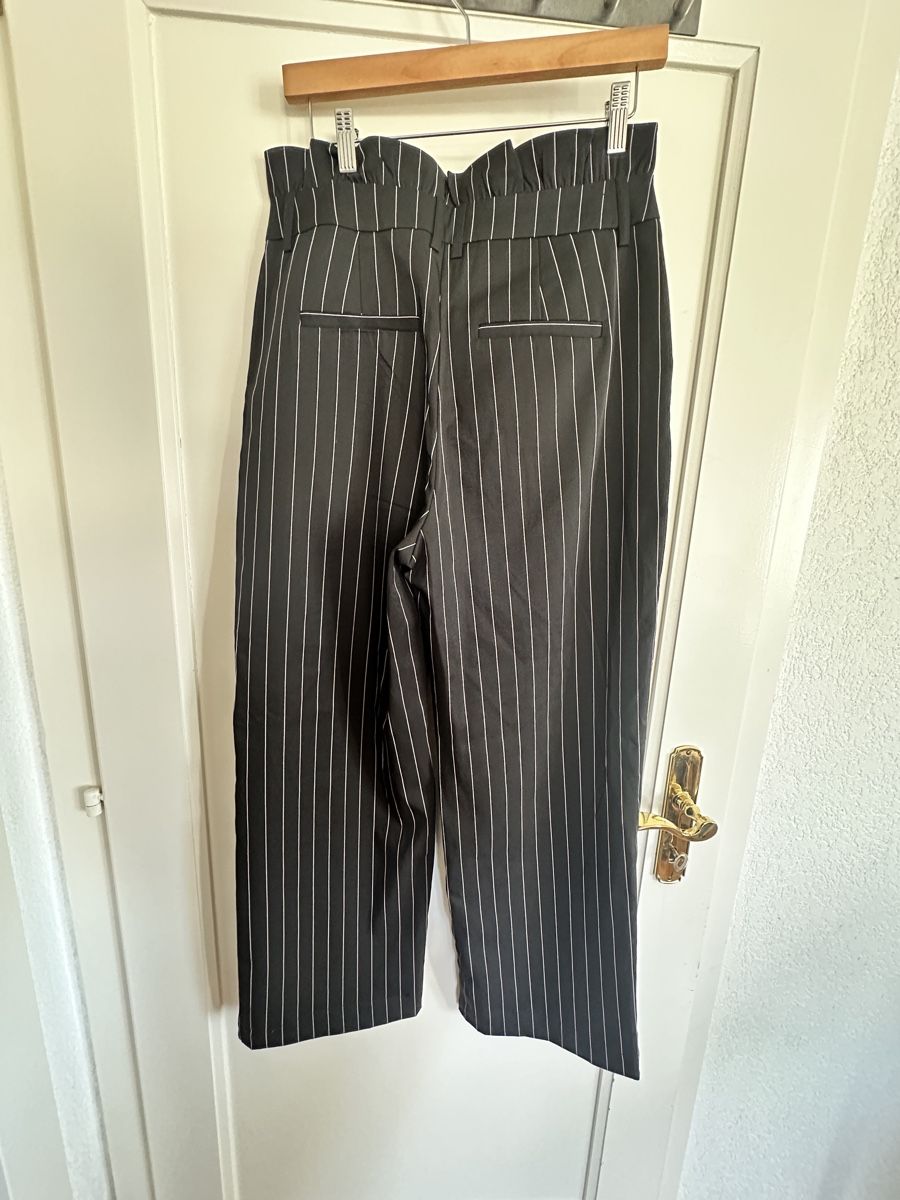 Vero Moda Hosen: Pantalon classe / élégant rayé noir et blanc – Neu (gemäss Beschreibung) aus Cheseaux-Lausanne von Cerfynie 1