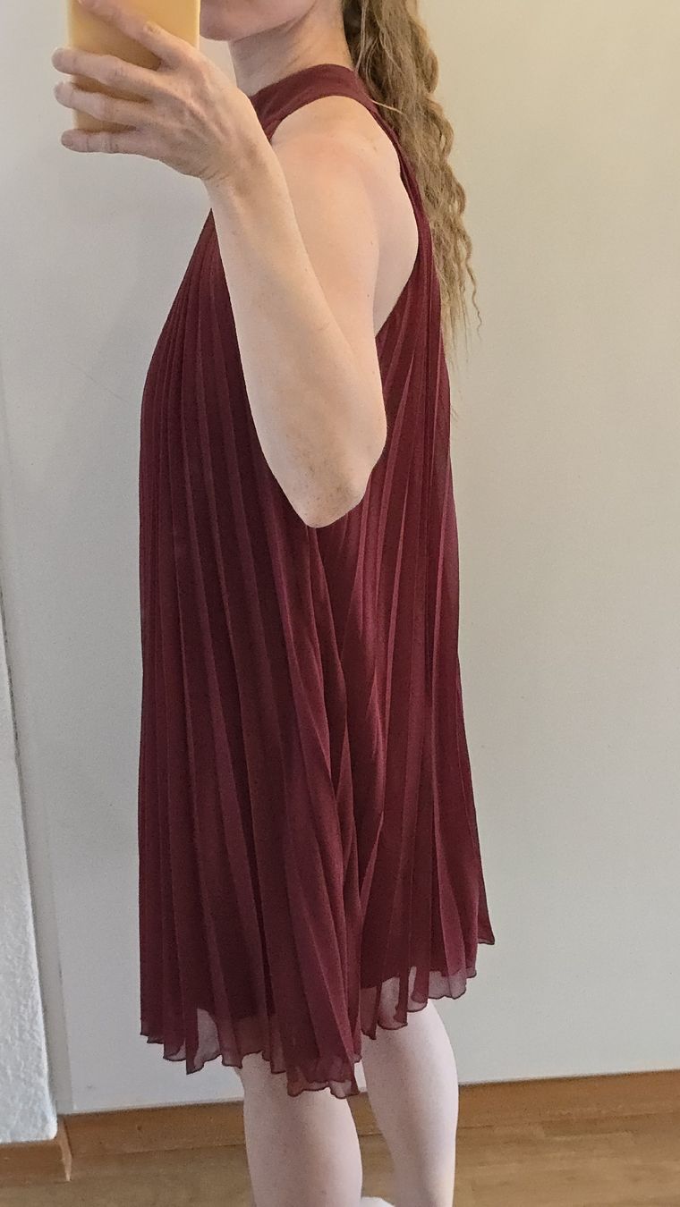 Benetton Kleider: Plissee Kleid Benetton Grösse S/36 – Gebraucht aus Buchberg von MaddieF 1