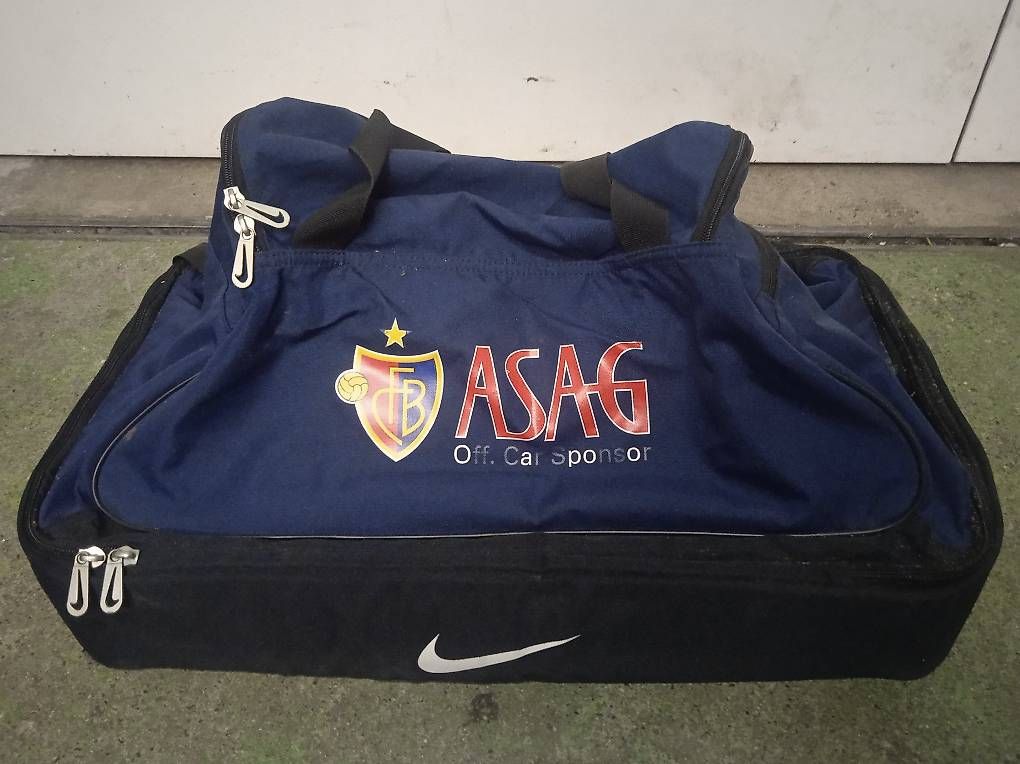 Nike Borse: FCB Sporttasche – Usato da Basel venduto da Petergunn