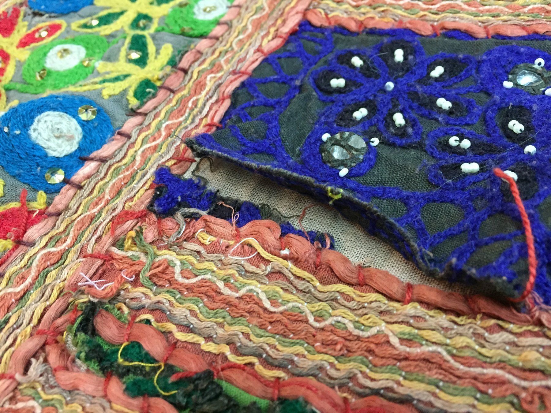 Coperte: Vintage Indische Decke Handarbeit – Usato da Schaffhausen venduto da vintageville 9
