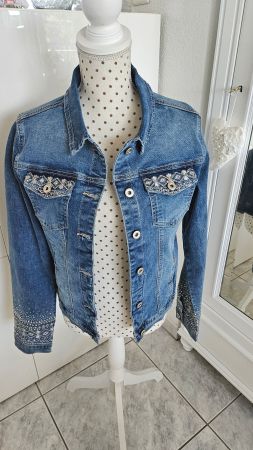 Lässige Jeansjacke, Gr. L bestickt und mit Strass Neu!