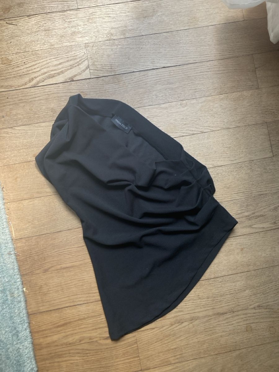 Top: Asymmetrisches Top schwarz – Usato da Basel venduto da Nomagusa