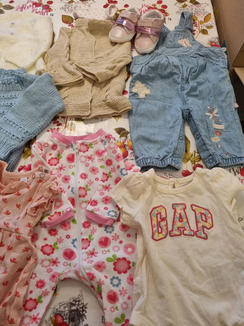 Lotti & Set di vestiti: Baby Kleiderpaket Mädchen Gr.50-56 – Usato da thalwil venduto da Raishin720 1