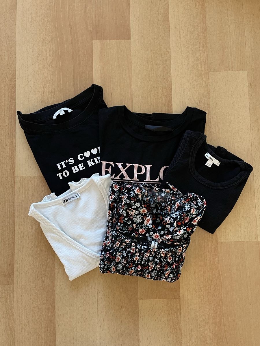 Lotti & Set di vestiti: 5 T-Shirts/Tops, Gr. S – Usato da Winterthur venduto da juju_27