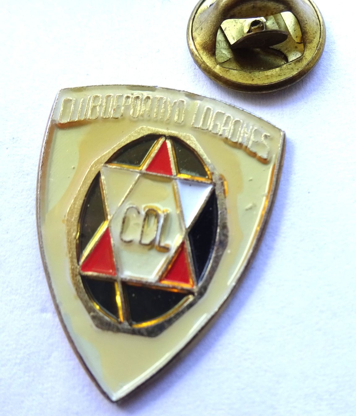 Placchette & Badge: Pin  zwei Dreieck  C D L Oval – Usato da Utzenstorf venduto da BUtter81