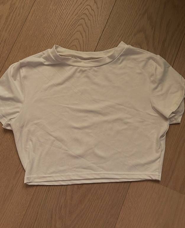 Top: 3 Tops XS  – Usato da Cademario venduto da ana_zp9b 4