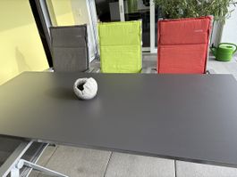 Sehr schöner Edelstahltisch mit Auszug u. Keramikplatte