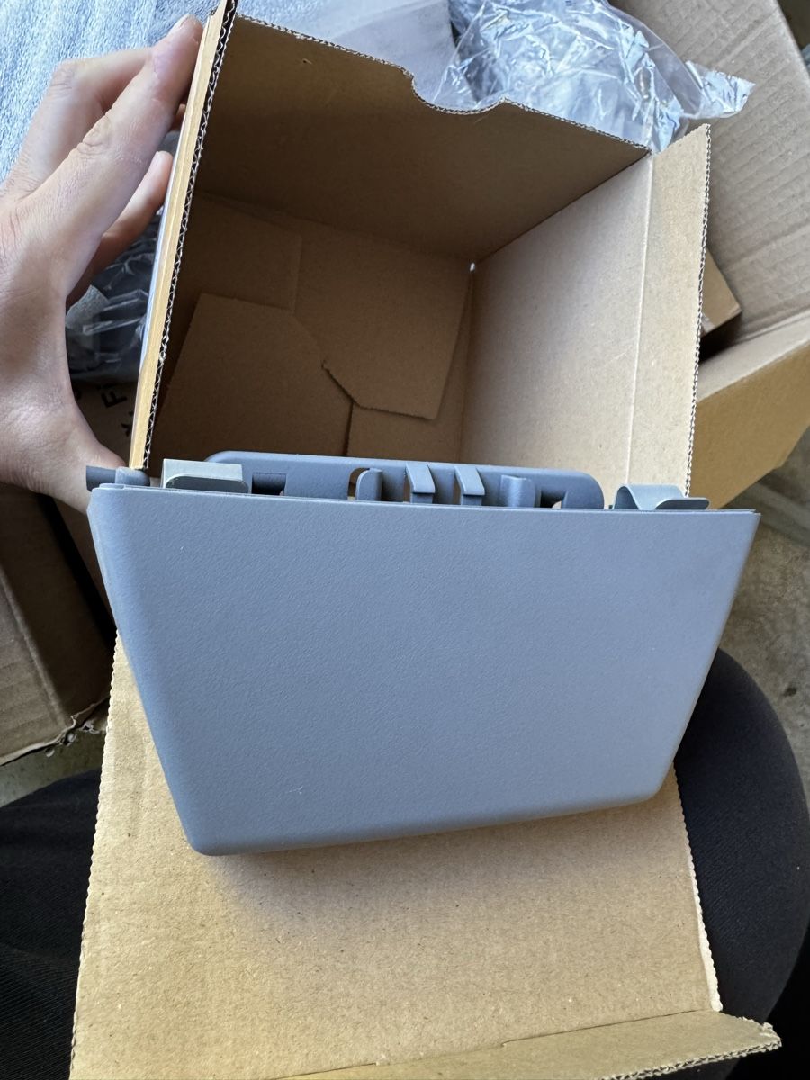 BMW Tutti pezzi di ricambio auto: E46 Arrière console centrale  – Nuovo e nell'imballaggio originale da Cressier FR venduto da UmbraOminis