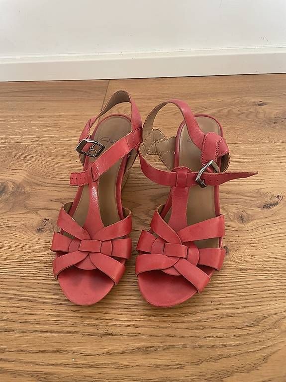 Clarks Damenschuhe: Clarks Keilsandalen Gr 37 – Gebraucht aus Renens VD von siric1996