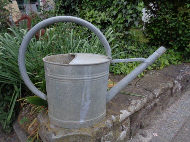 Schöne alte Giesskanne zum bepflanzen Garten Deko Kaufen auf Ricardo
