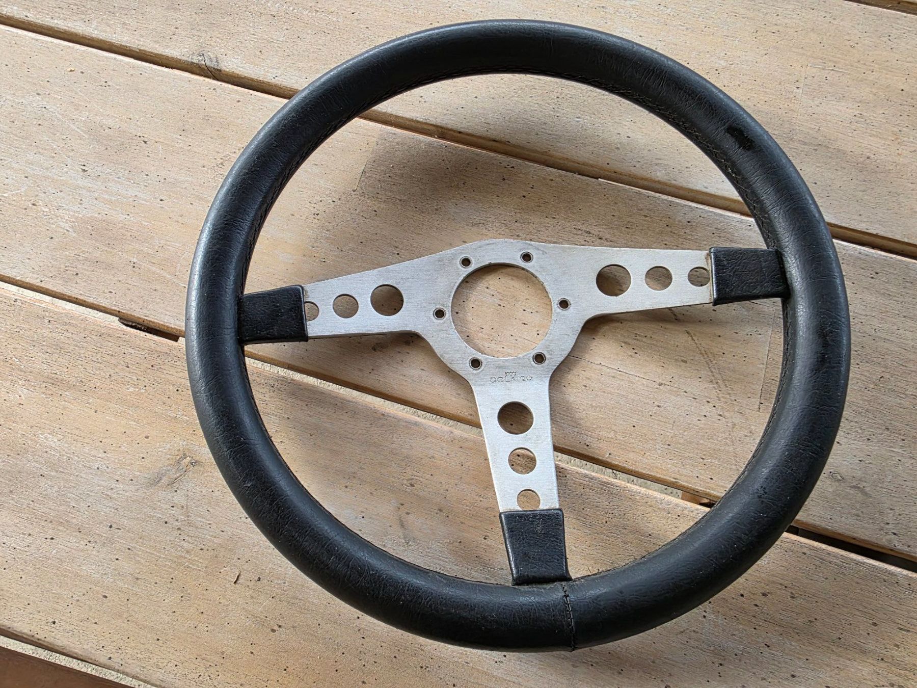 Toutes les pièces auto: altes Oldtimer Lenkrad Auto Youngtimer Zubehör Volking 38cm – D'occasion à Walterswil BE par Lonitti