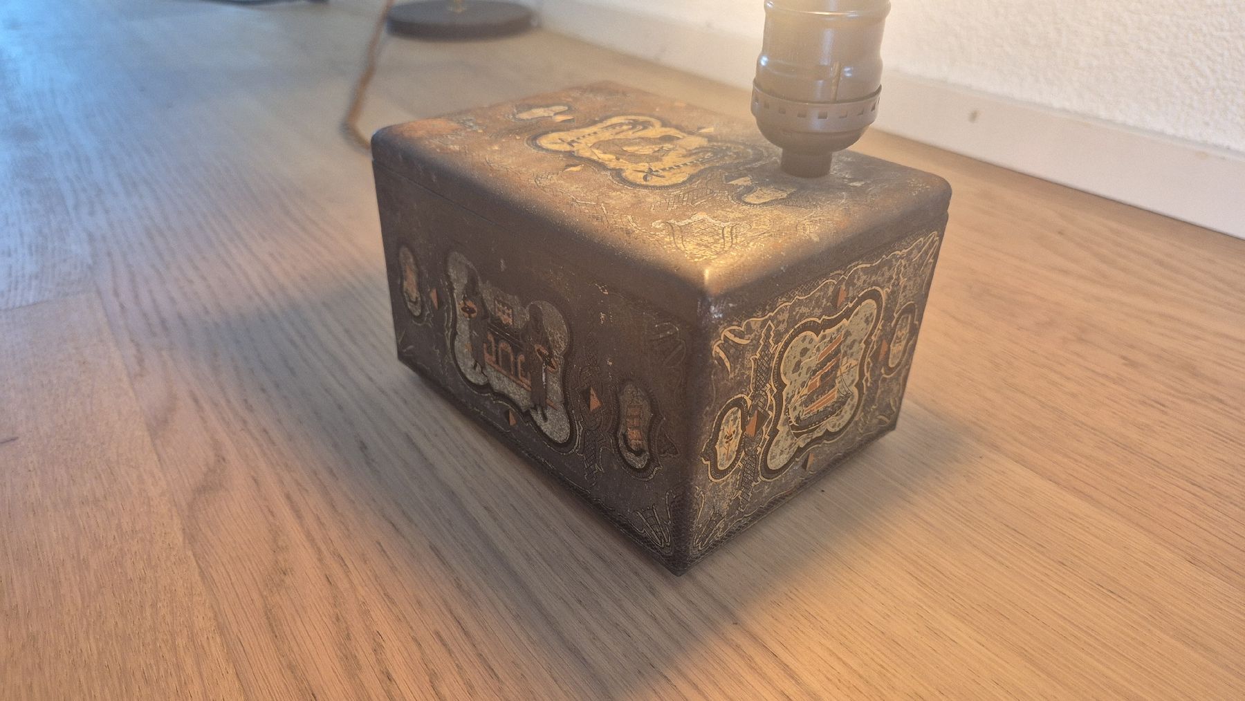 Lampen: Schöne Lampe aus antiker Box – Gebraucht aus Neftenbach von Matterberg 2