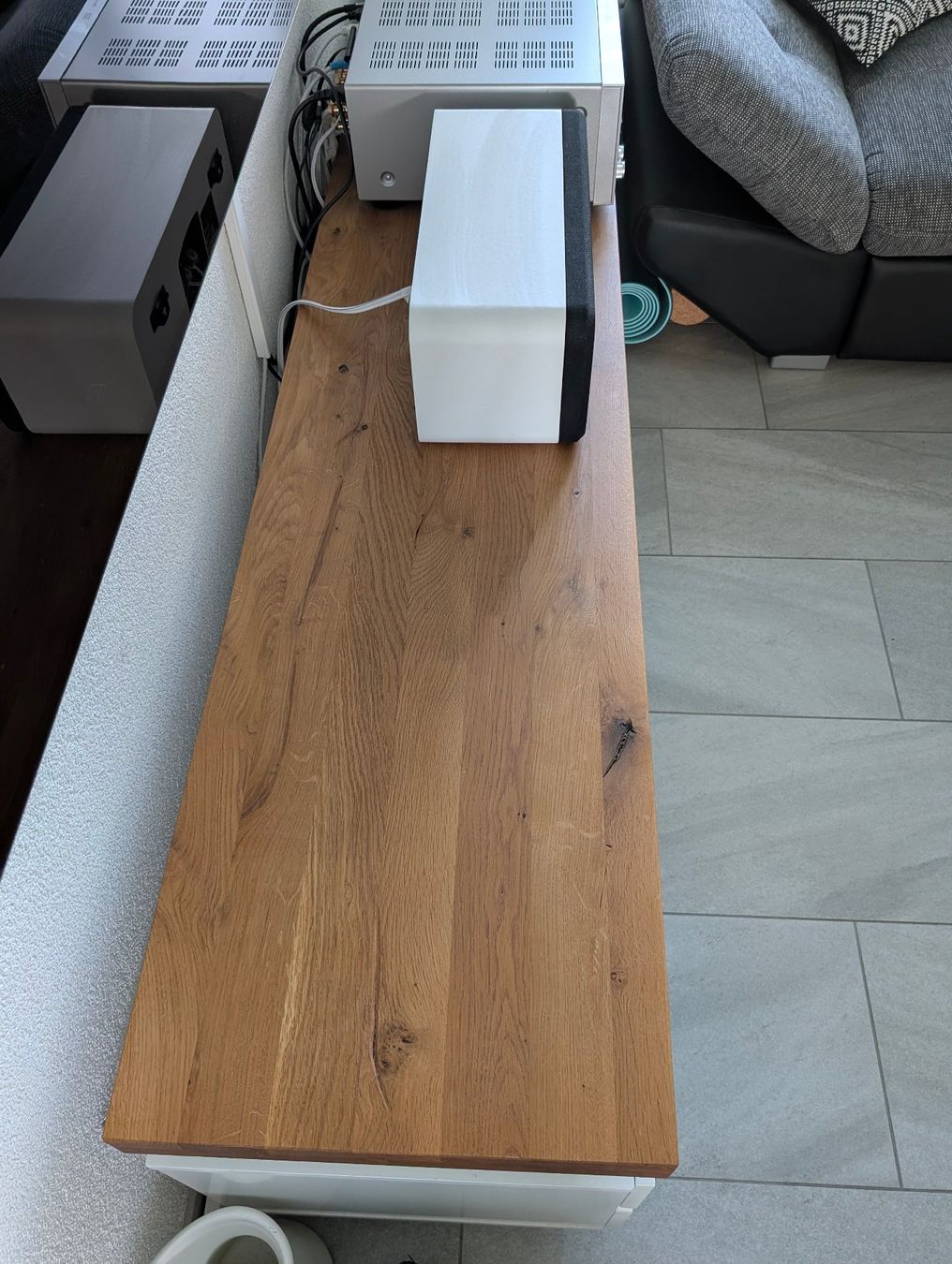 TV Möbel: TV-Lowboard mit massiver Eichenplatte und Beleuchtung – Gebraucht aus Winterthur von donutmaker 3