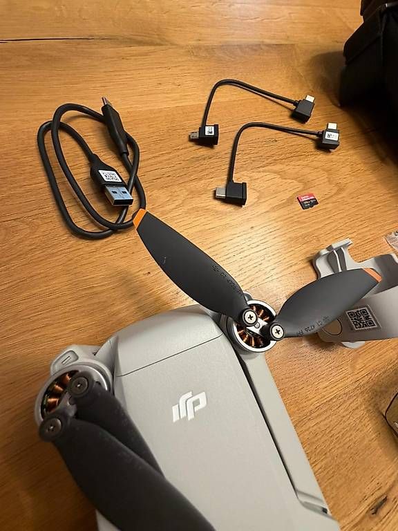 DJI Modellismo RC: DJI Mini 2 SE Fly More Combo – Usato da Luzern venduto da tani008 2