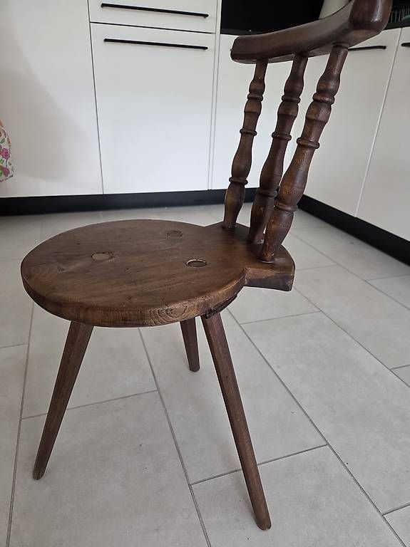 Stühle: Antiker Stuhl, 3- Beine, vintage, – Gebraucht aus Arlesheim von Vera6 2