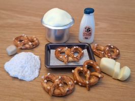 Handmade  Bretzel Back Set für Puppenhaus