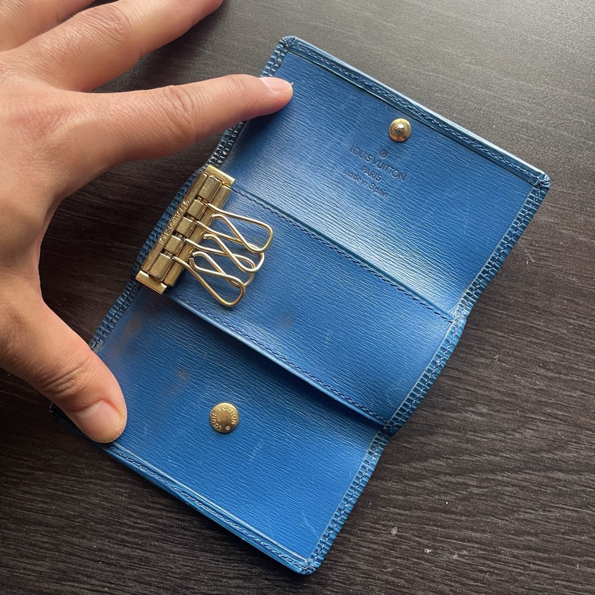 Louis Vuitton Portafogli: Vintage Louis Vuitton blue key holder – Usato da Genève venduto da FoundTears 2