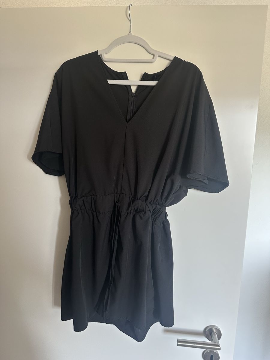 Jumpsuits: Schwarzer Jumpsuit mit Gummizug in der Taille Grösse M – Gebraucht aus Reinach BL von Alles_muss_weg00 1