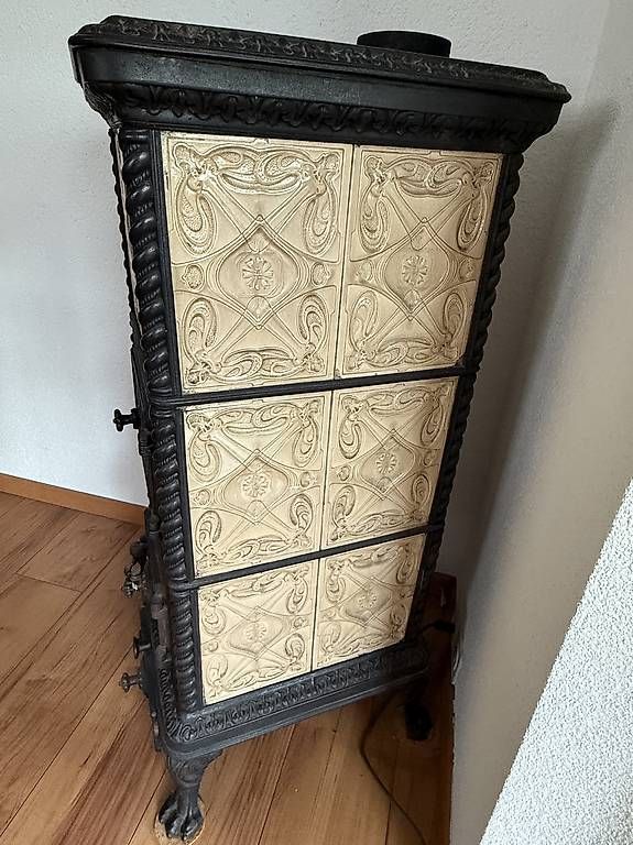 Altri mobili d'antiquariato: Alter Kachelofen / Standofen – Usato da Reinach BL venduto da Beutling 1