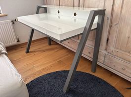 Schreibtisch