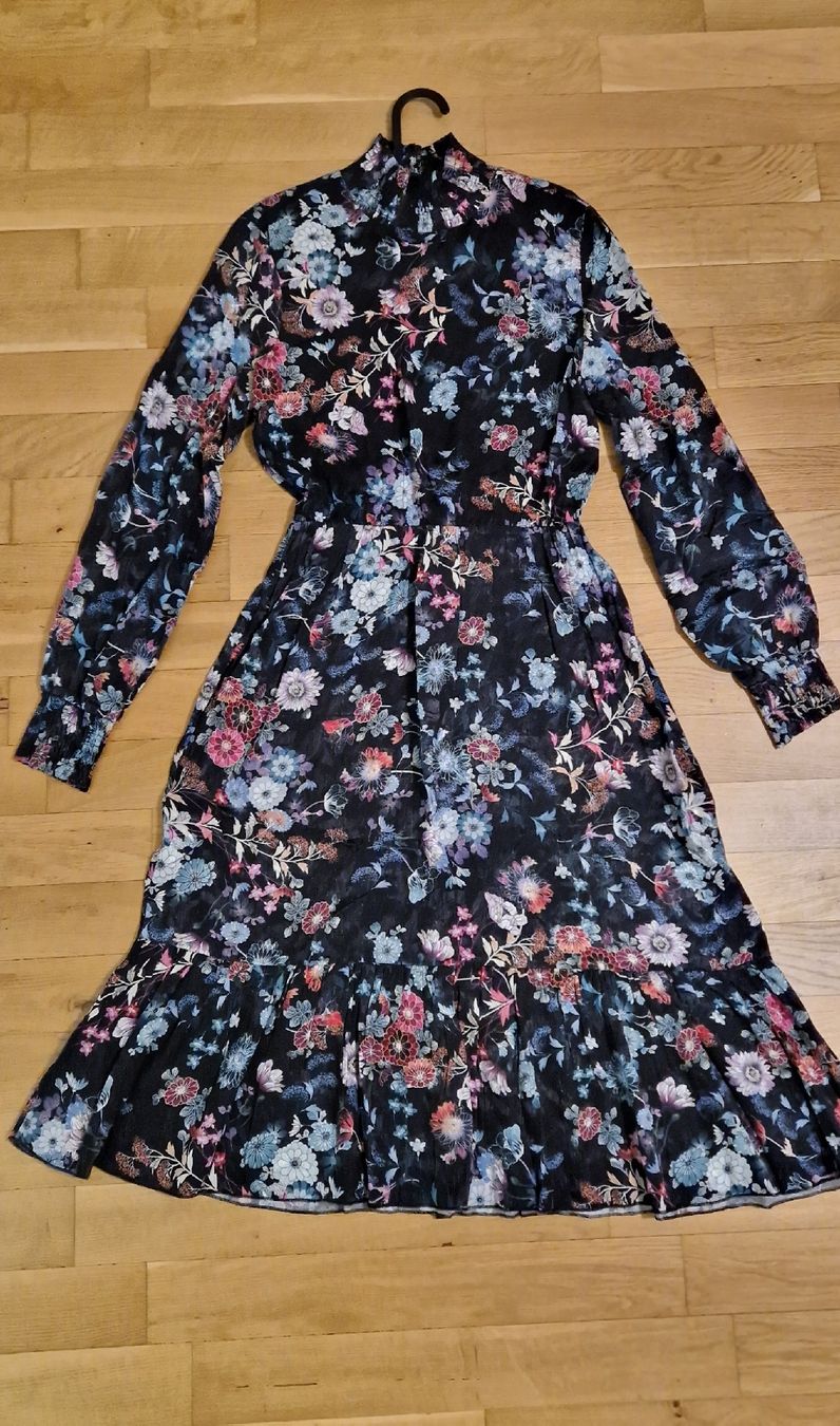 Only Vestiti: Only Kleid S – Usato da Zug venduto da opo_cy5d