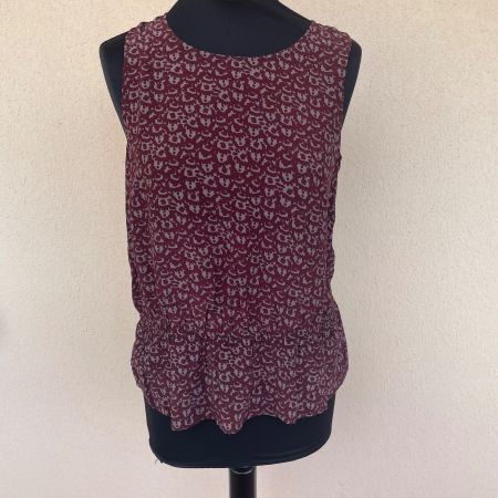 Joli haut, ouvert dans le dos, taille S