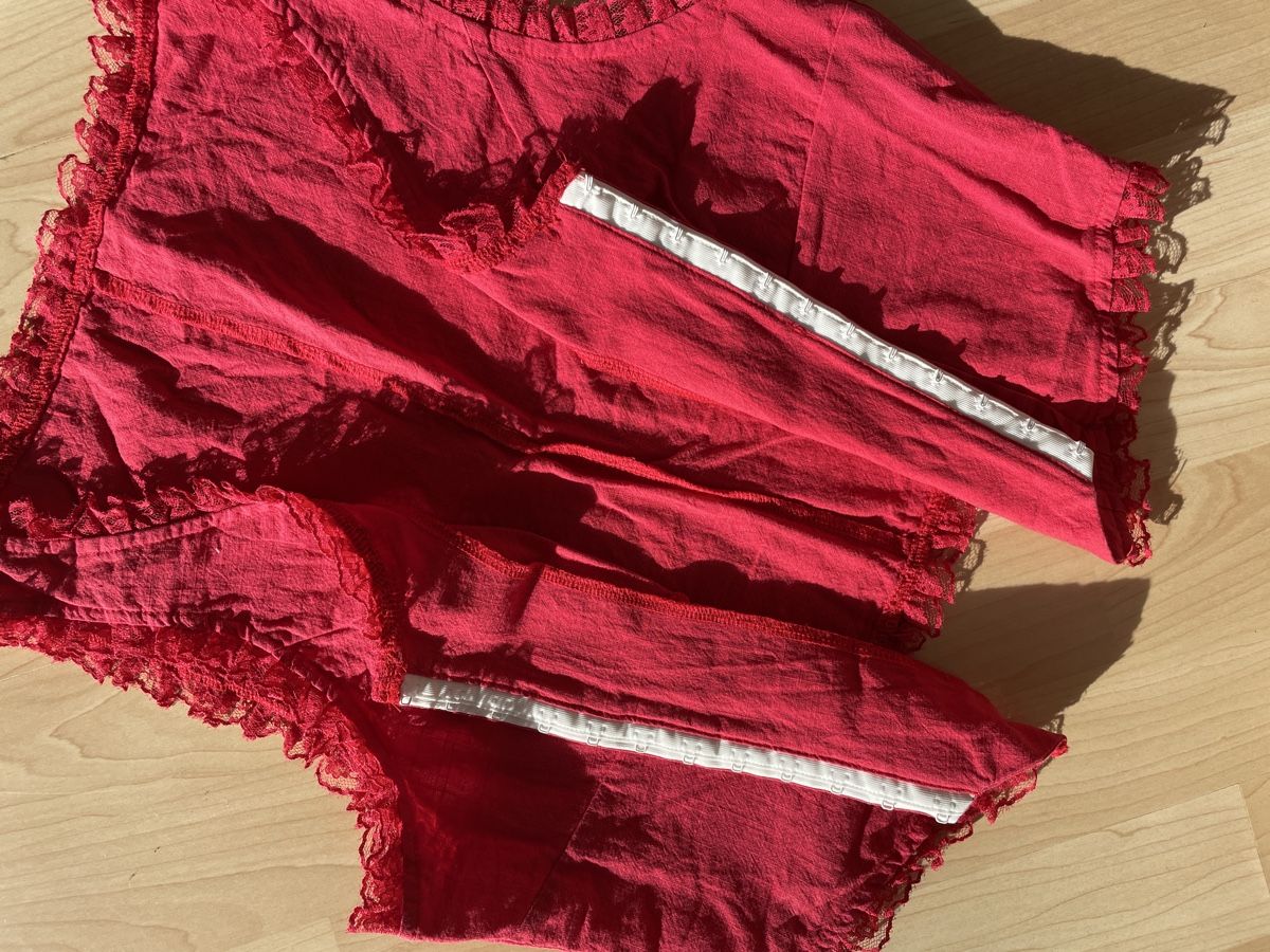 Top: Rote Weste mit Spitzenbesatz, Gr. M – Nuovo (secondo la descrizione) da Sissach venduto da nelimas 3