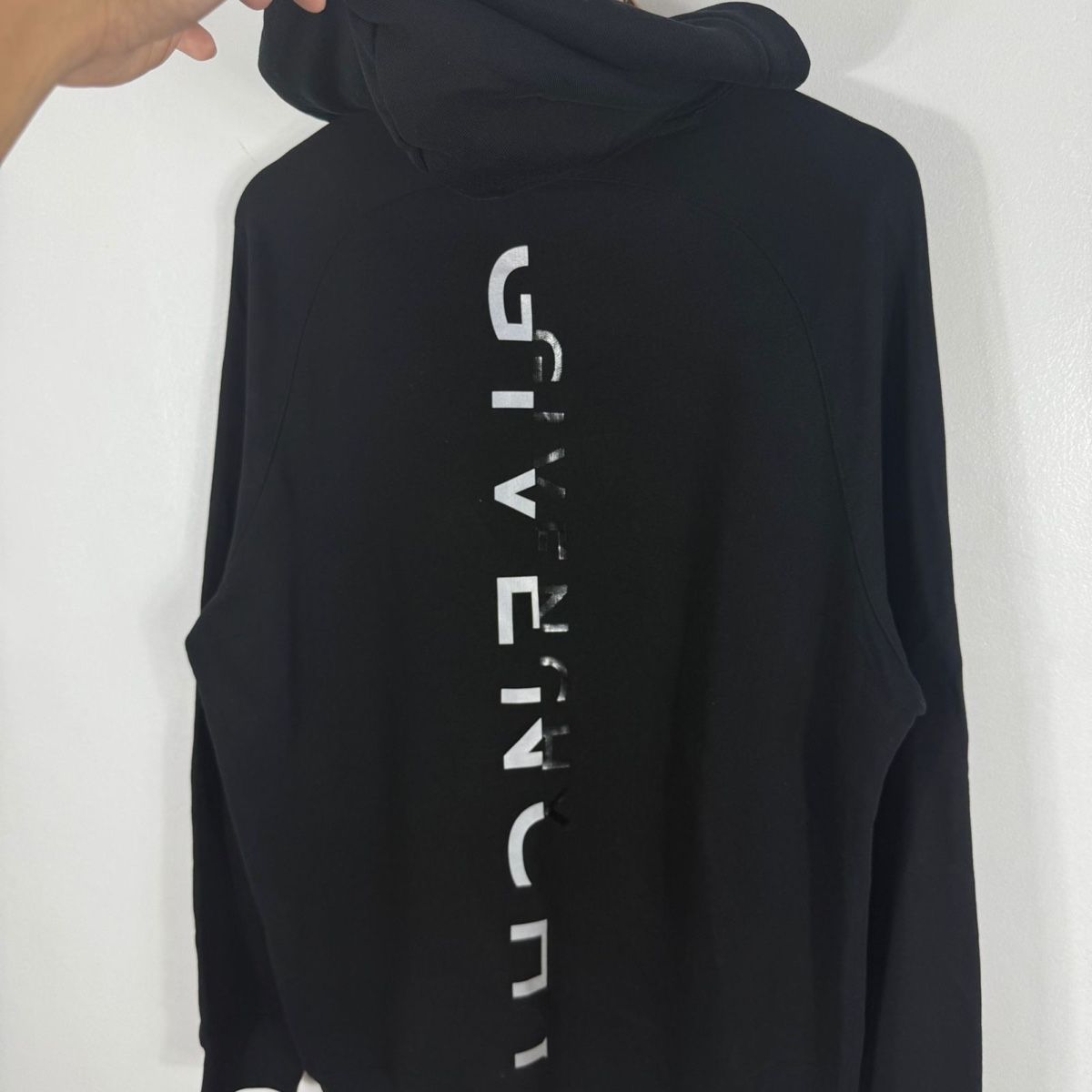 Givenchy Pullover & Sweatshirts: Sweat à Capuche Givenchy Noir Reverse Logo Vertical - L #p35 – Neu (gemäss Beschreibung) aus Hauterive NE von Leo_o 2