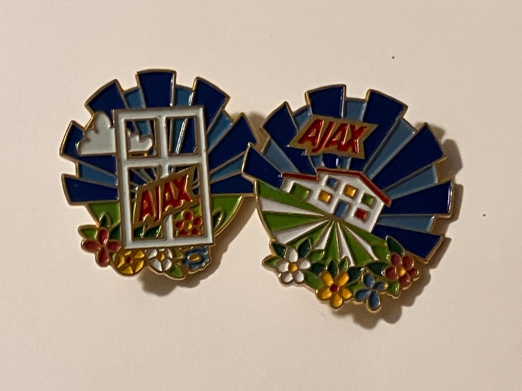 Placchette & Badge: 2 Pin Ajax – Usato da Basel venduto da djwwpp