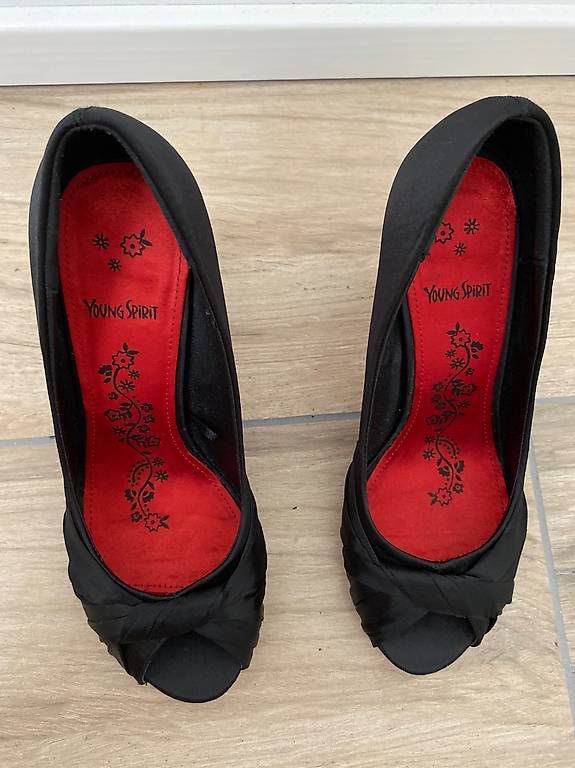 Scarpe da donna: Schwarze Peeptoes Gr. 37 – Usato da Hausen AG venduto da corinne_g 1