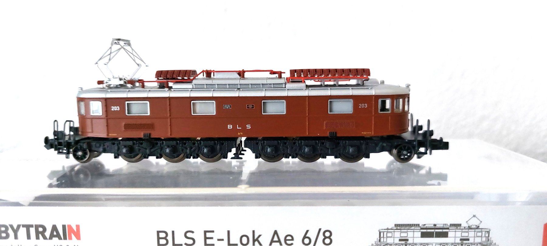 Hobbytrain Modelleisenbahnen: Hobbytrain Ae 6/8 BLS 10184  Lok 207 – Gebraucht aus Biberist von Ntrains