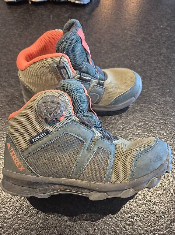 Adidas Chaussures garçon: Adidas Terrex Wanderschuh Gr. 30 – D'occasion à Zäziwil par Fluh8 1