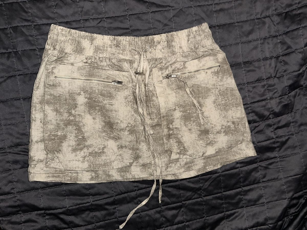 Zara Gonne: Zara Camouflage Minirock, Grösse M – Usato da Zürich venduto da kri_hy6t