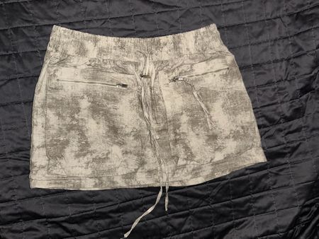 Zara Camouflage Minirock, Grösse M