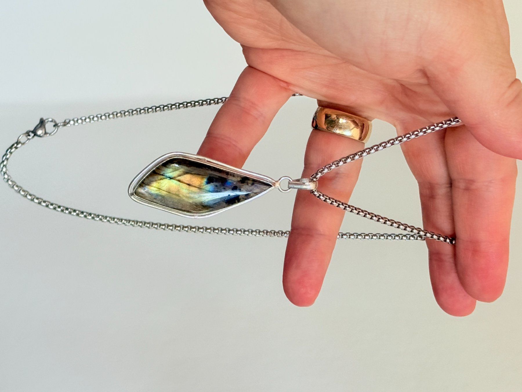 Catenine: Collier Labradorite - Élégance Naturelle ✨ – Nuovo e nell'imballaggio originale da Genève venduto da AWWA 3