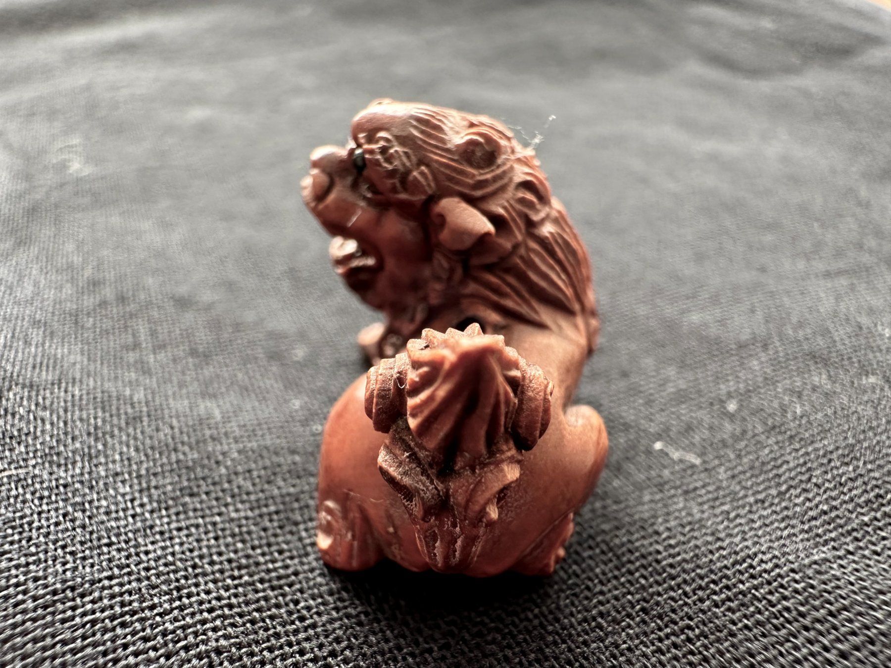 Statuette: Japan Netsuke Löwe signiert fein geschnitzt – Usato da Basel venduto da chinarh891 3