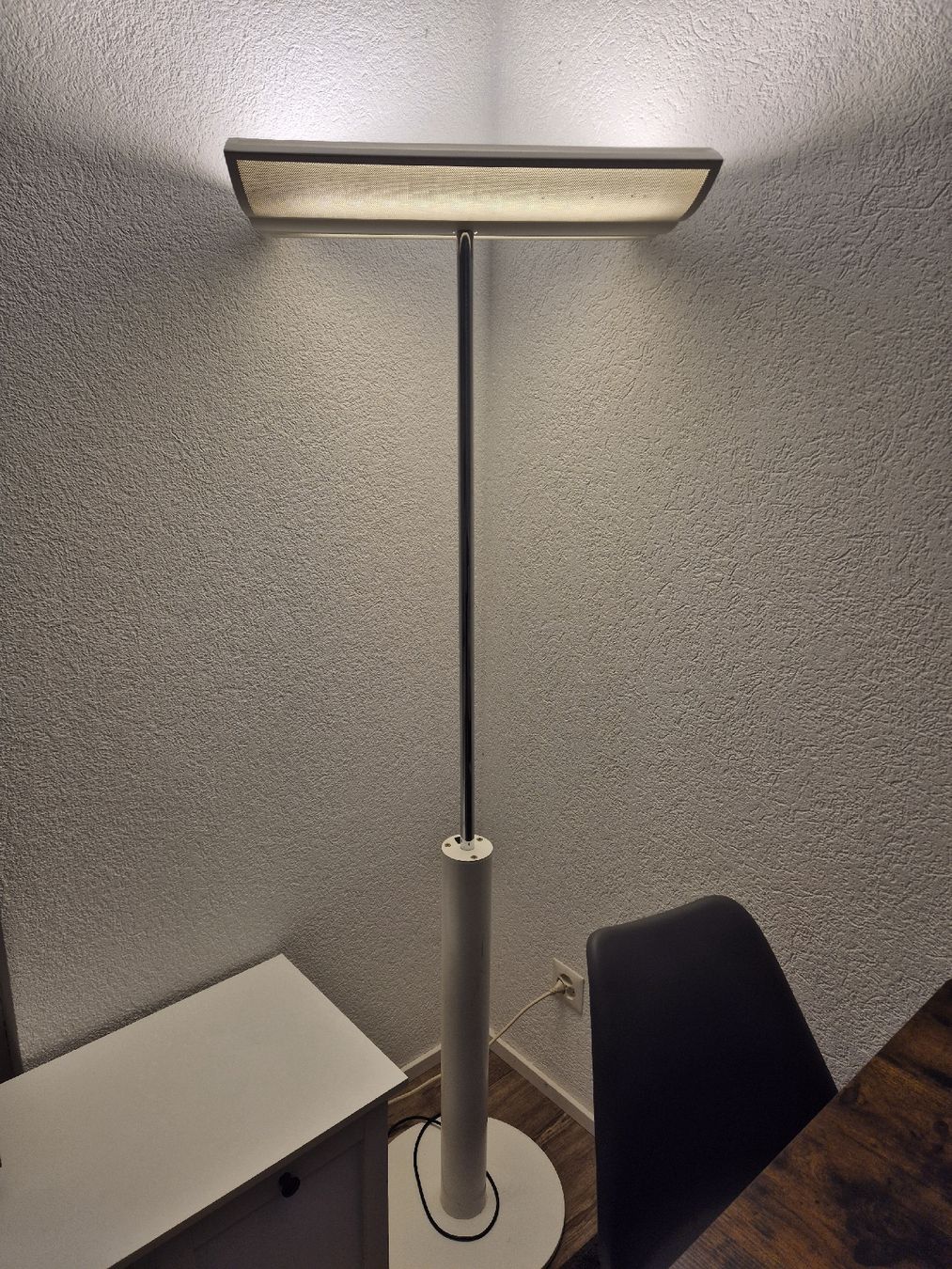 Lampade: Stehlampe schlicht weiss modern einwandfrei – Usato da Riehen venduto da OliverK0102
