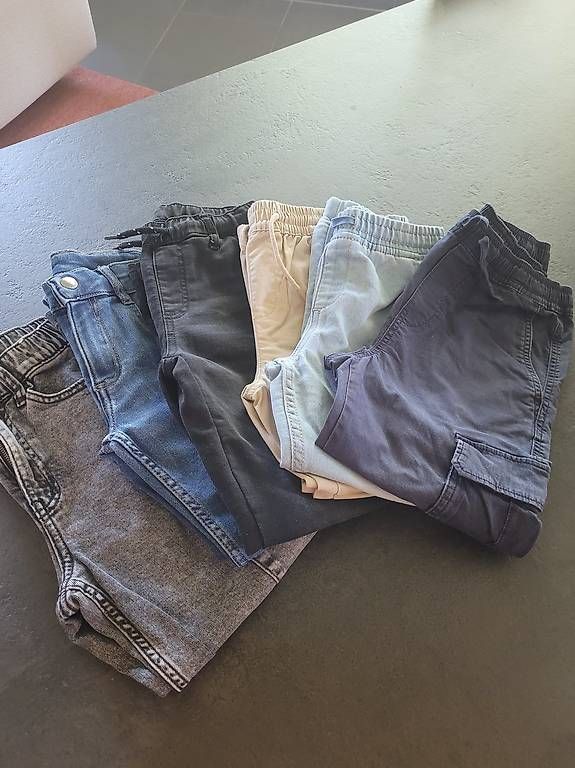 Jeans: Lot pantalons, jeans à vendre – Usato da Arzier-Le Muids venduto da charly_04