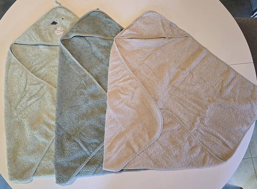 Teli da bagno: Lot de capes de bain Jollein/Carré Blanc – Usato da Penthalaz venduto da Cortis