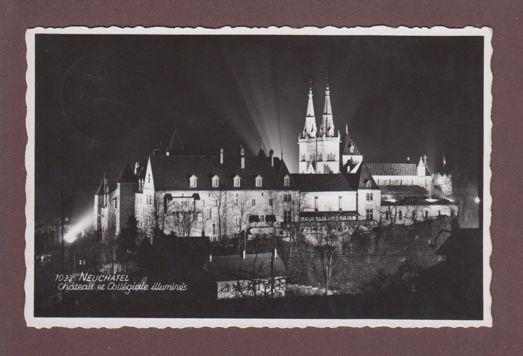 Cartoline postali: NEUCHÂTEL - Collégiale de nuit - 1942 – Usato da Pully venduto da nicecards