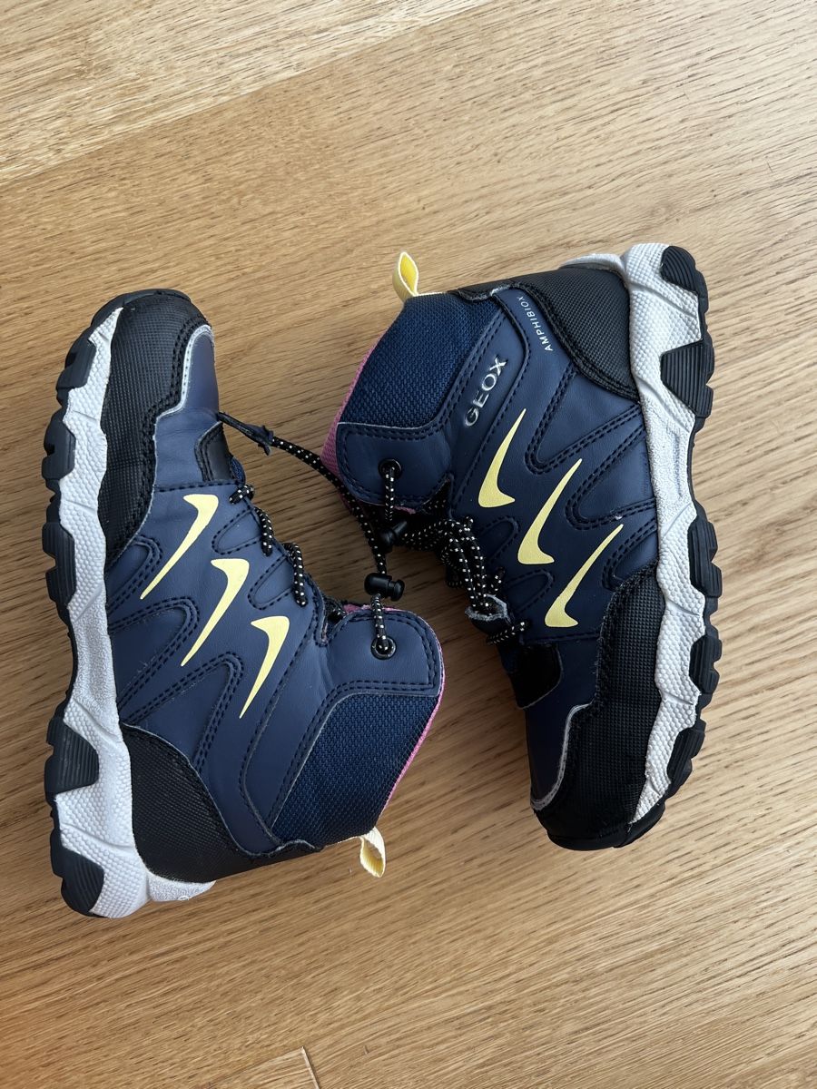 Geox Schuhe für Jungen: Chaussures d'hiver Geox, taille 30 – Gebraucht aus Romanel-sur-Lausanne von RitaPereira