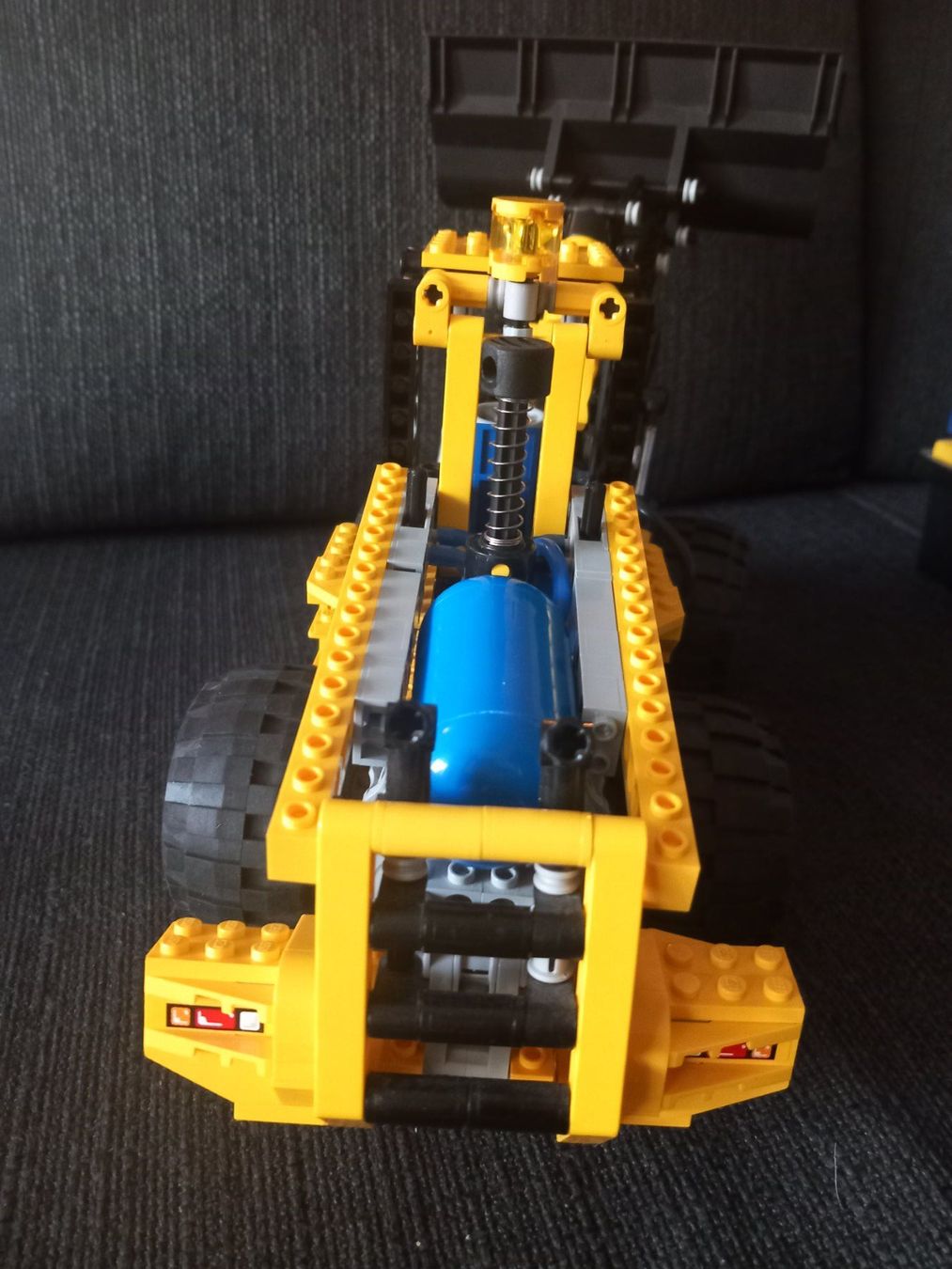 Lego Kit di costruzioni: LEGO Technic - Chargeuse compacte 8439 - Pneumatique!... – Usato da Bernex venduto da casimali 5
