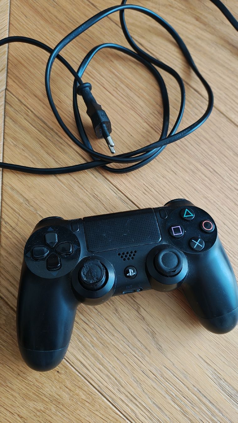 Sony Console: PlayStation 4 (500 GB HDD) + Controller AB 1 CHF – Usato da Montagnola venduto da mattbert86 1