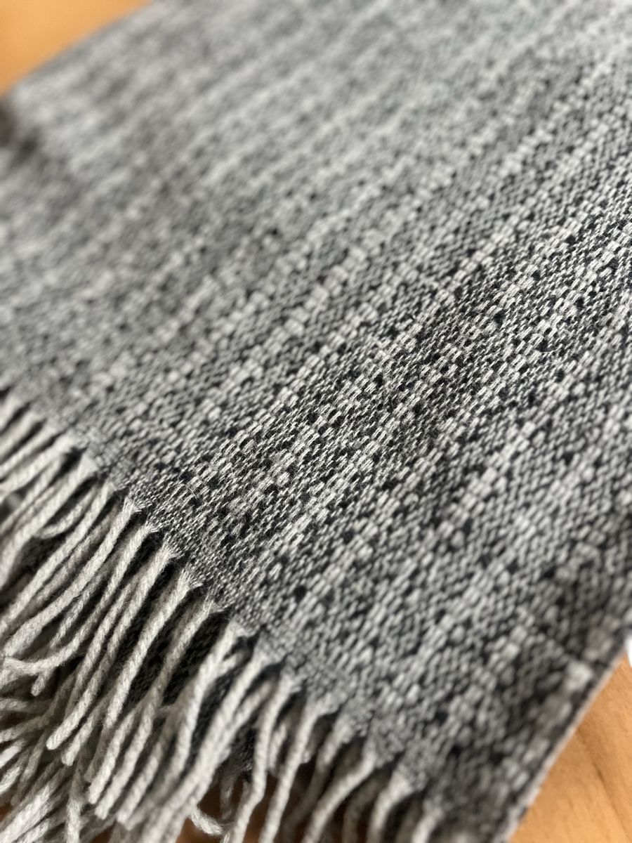 Interio Coperte: Wolldecke Plaid Interio neu Lammwolle grau – Nuovo (secondo la descrizione) da Zürich venduto da kon_d5nh 2