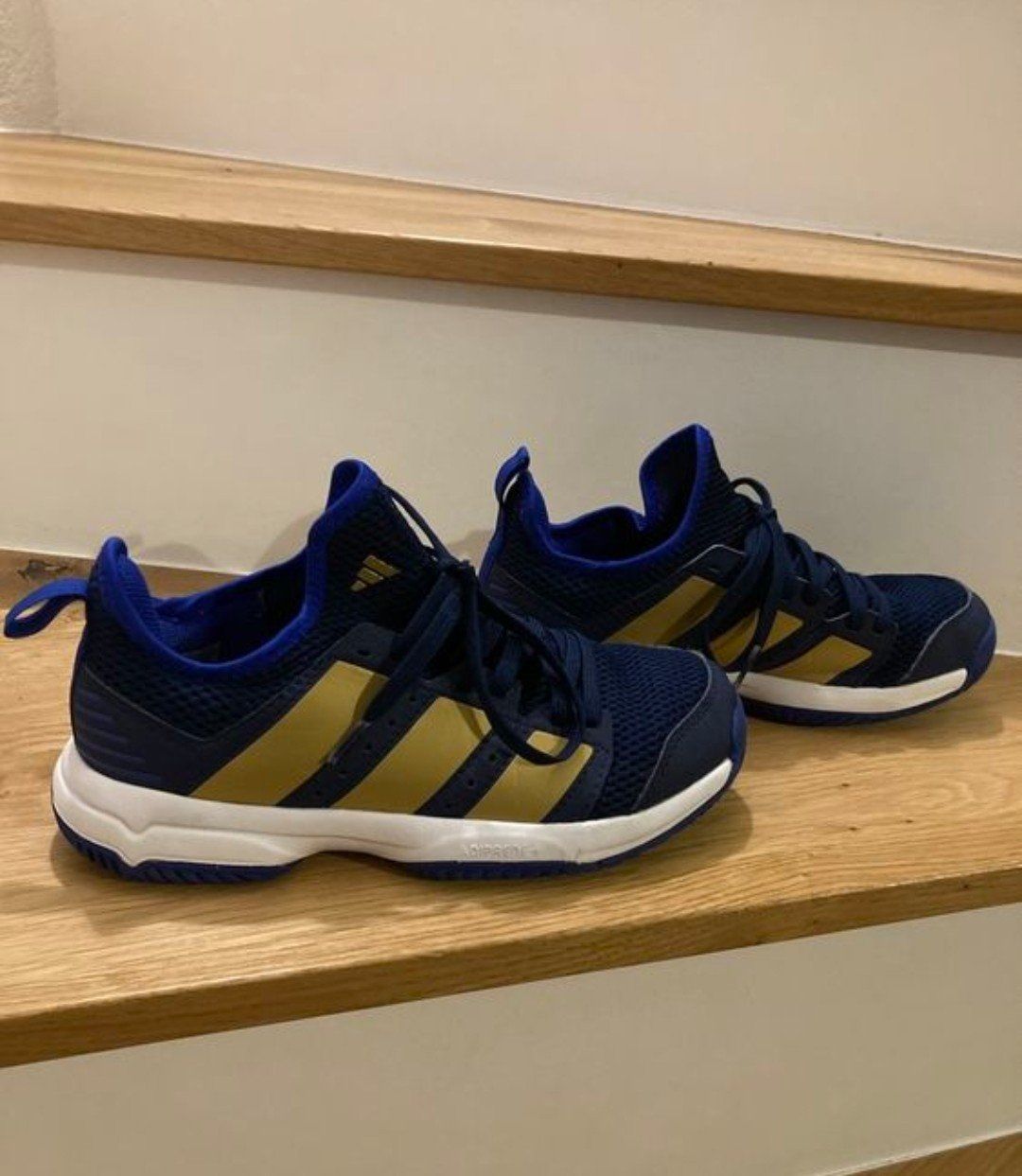 Adidas Scarpe per ragazzi: Adidas Hallenschuhe Gr. 35 – Usato da Solothurn venduto da Mamoutrix