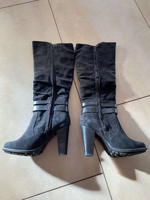 Scarpe da donna: Stiefel schwarz Gr. 36 – Usato da Sugnens venduto da freestef 1
