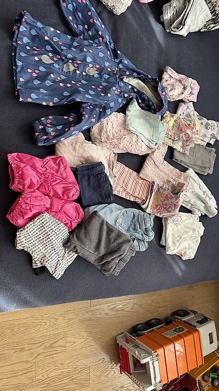 Lotti & Set di vestiti: Kinderkleider Lot Grösse 80-92 – Usato da Walzenhausen venduto da -Ballu- 2