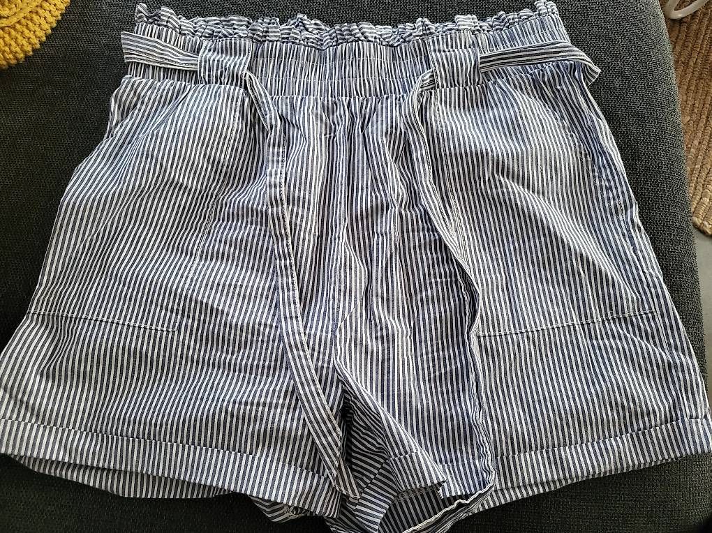 Hosen: Short femme – Gebraucht aus Ecuvillens von loloall 1